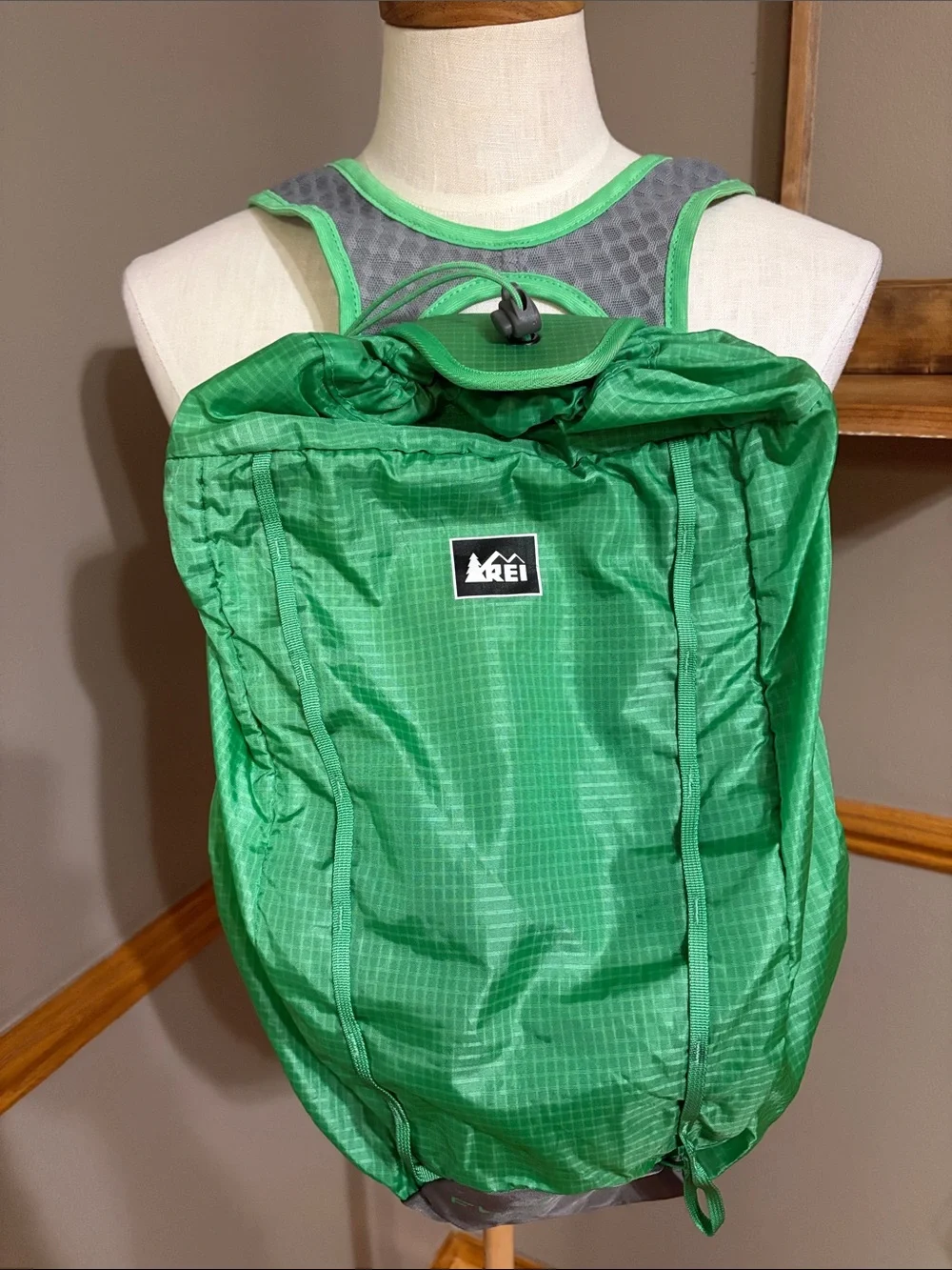 REI Bright Green flash 18 Daypack backpack with Gray Accents
